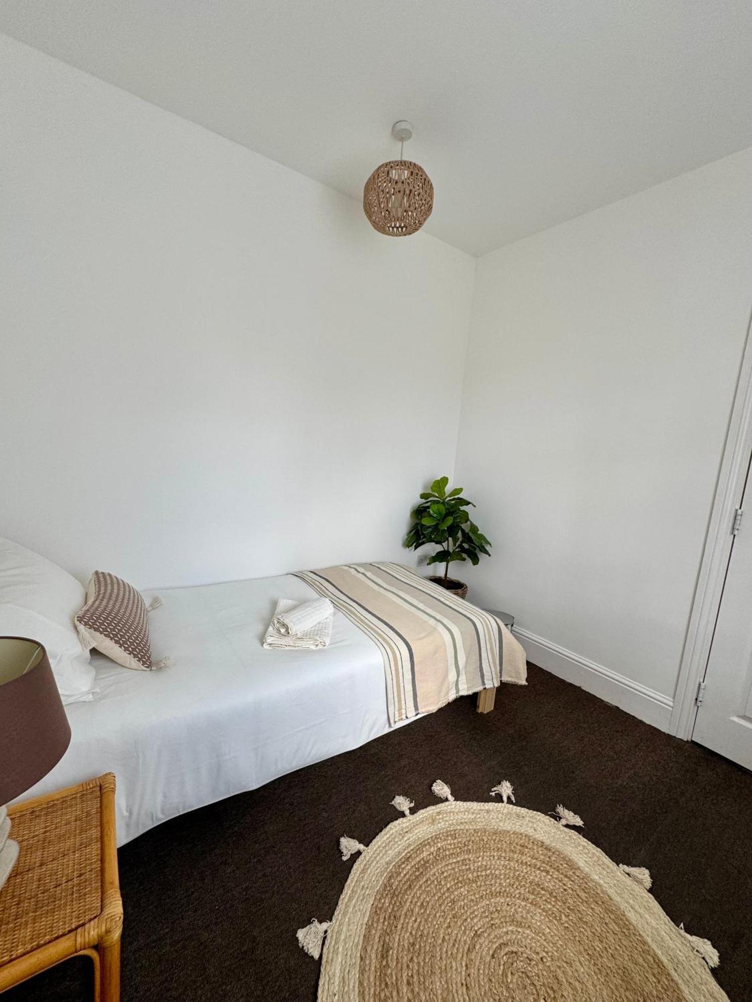 Single Bedroom In Birmingham Near City Center Guest house *