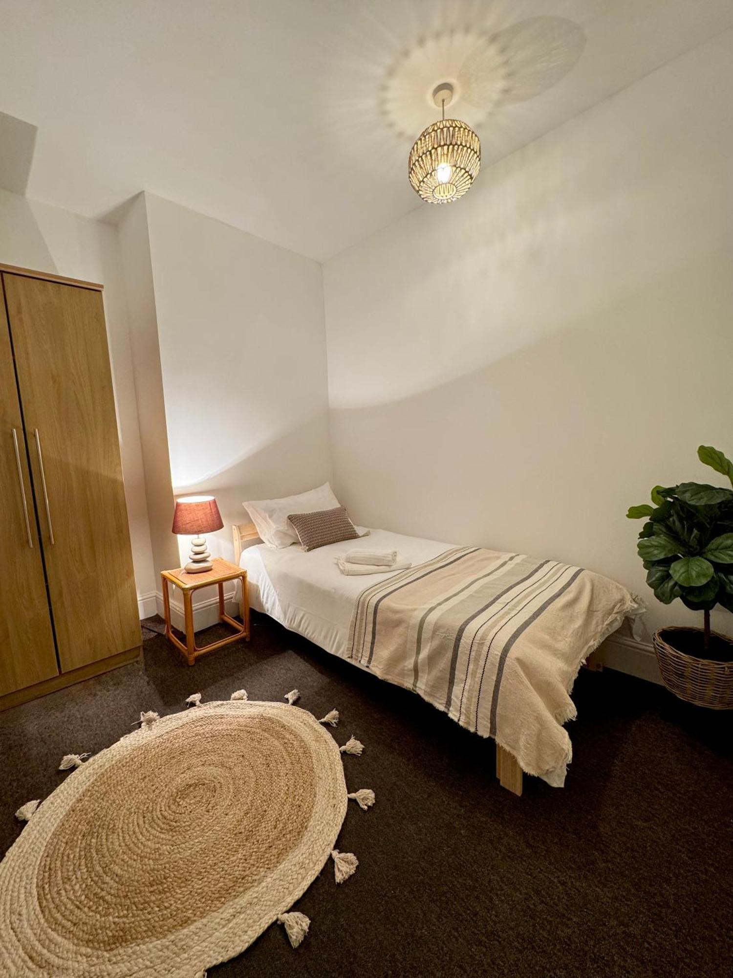 Single Bedroom In Birmingham Near City Center Guest house