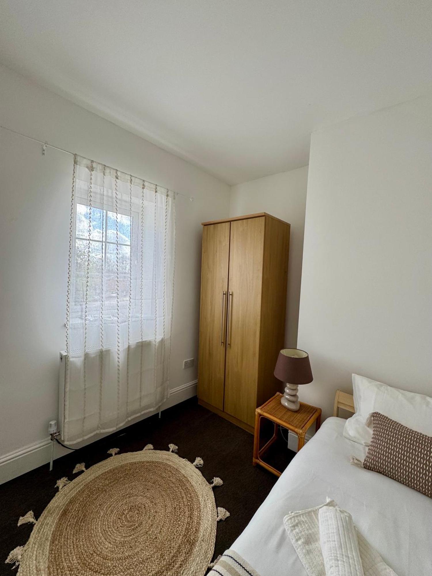 Guest house Single Bedroom In Birmingham Near City Center