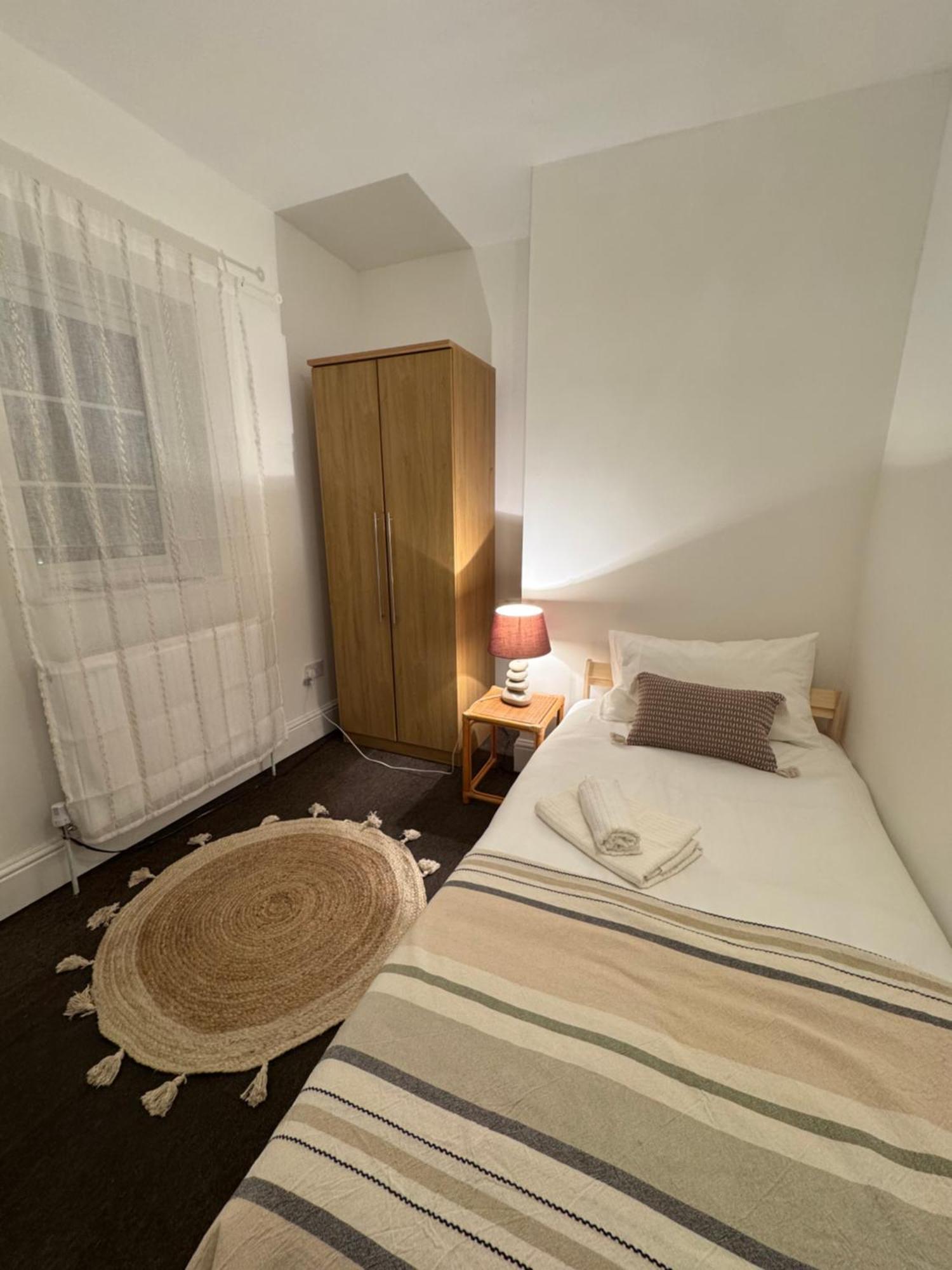 Single Bedroom In Birmingham Near City Center Guest house
